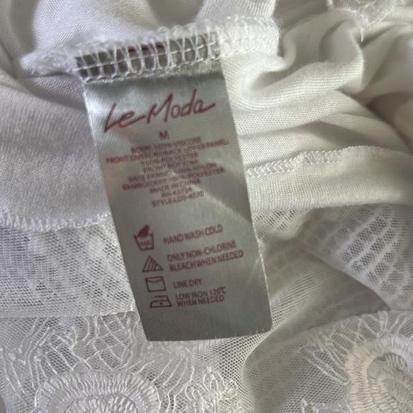 LeModa, NWOT, Size M White knit/sequins. Blouse, Many details. - Picture 10 of 10